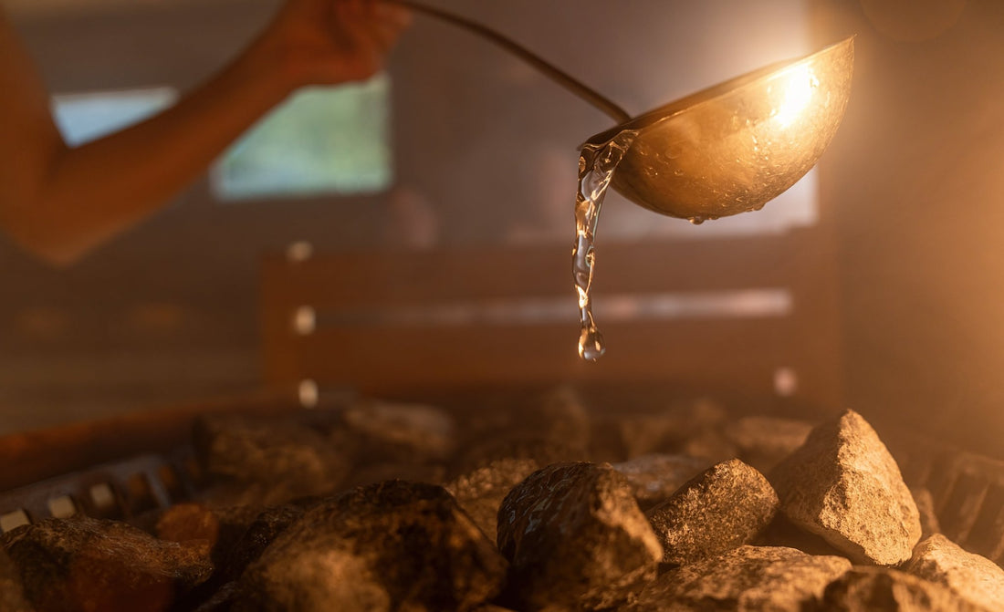 Acqua da versare sulle pietre della sauna.