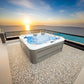 Jacuzzi Hydra 200 su una terrazza con vista sull'oceano.