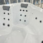 Jacuzzi Hydra 200 compact con pulsanti neri.