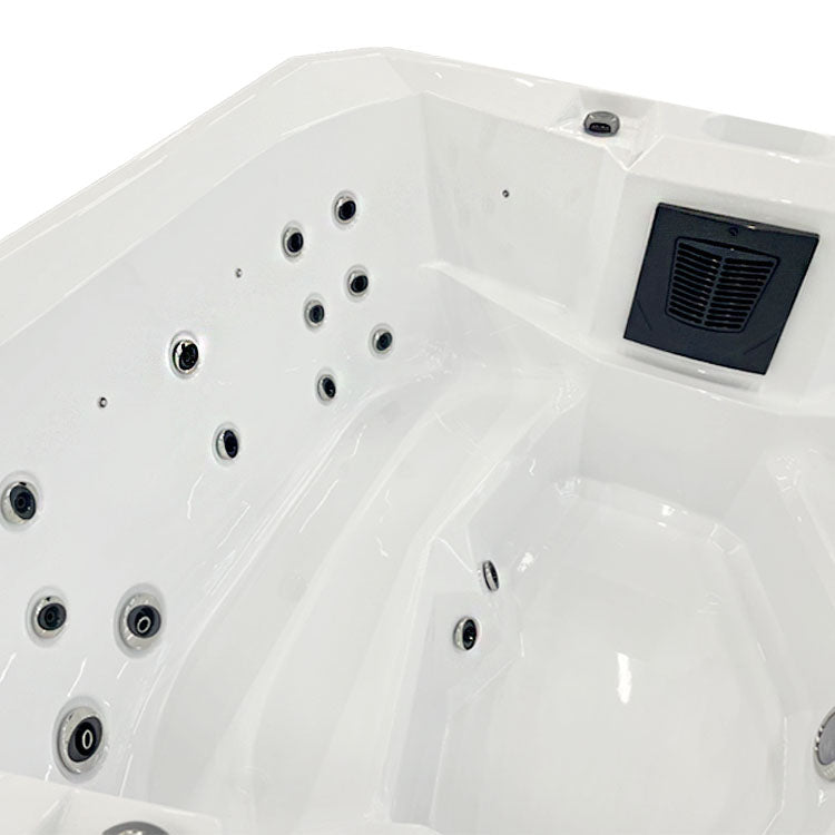 Jacuzzi Hydra 170 con dettagli neri e argento.