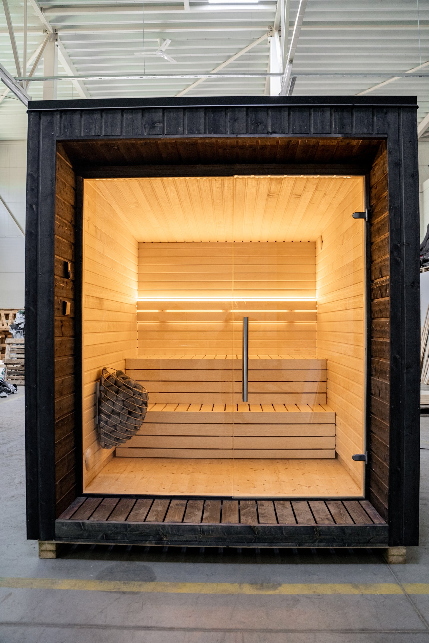 Sauna in legno LUMI, design nordico minimalista.