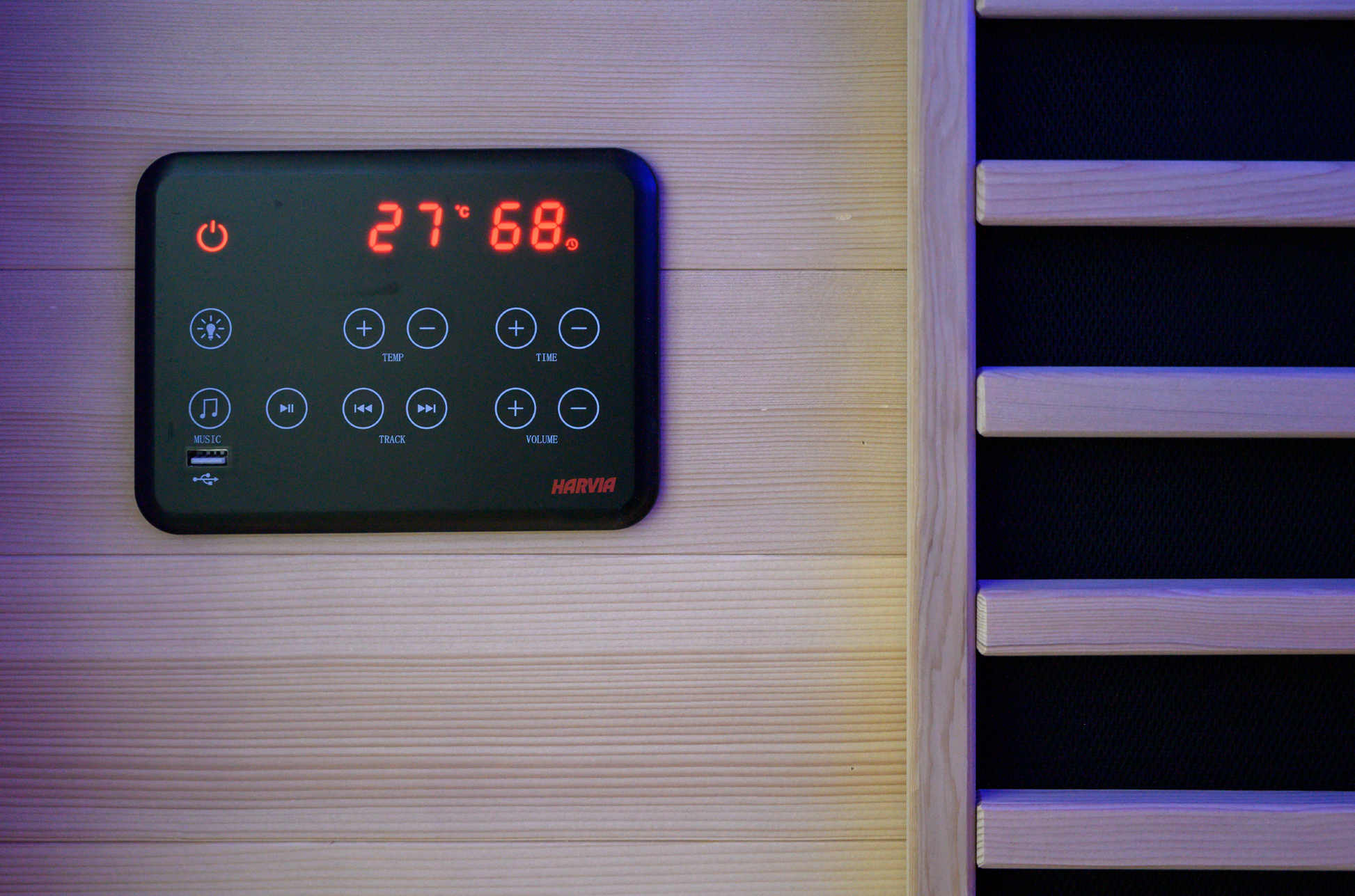 Sauna a infrarossi a spettro con display digitale e pulsanti.