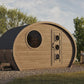 Sauna exterior Saunamo Hobbit 195 com design rústico.