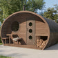 Saunamo Hobbit 300 sauna esterna con design rustico e finestre rotonde.