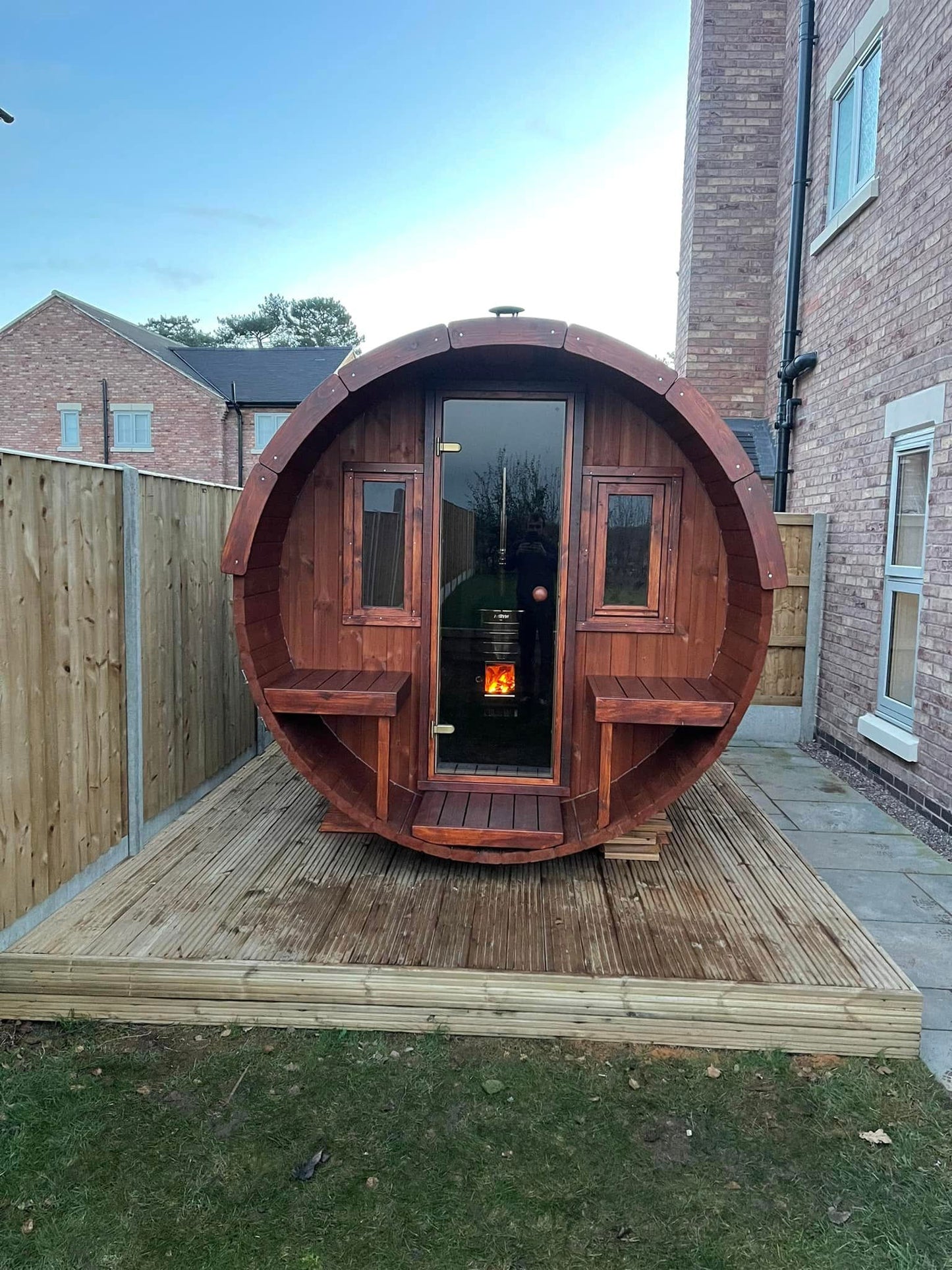 Saunamo Sauna esterna Barrel 250 con porta in vetro.