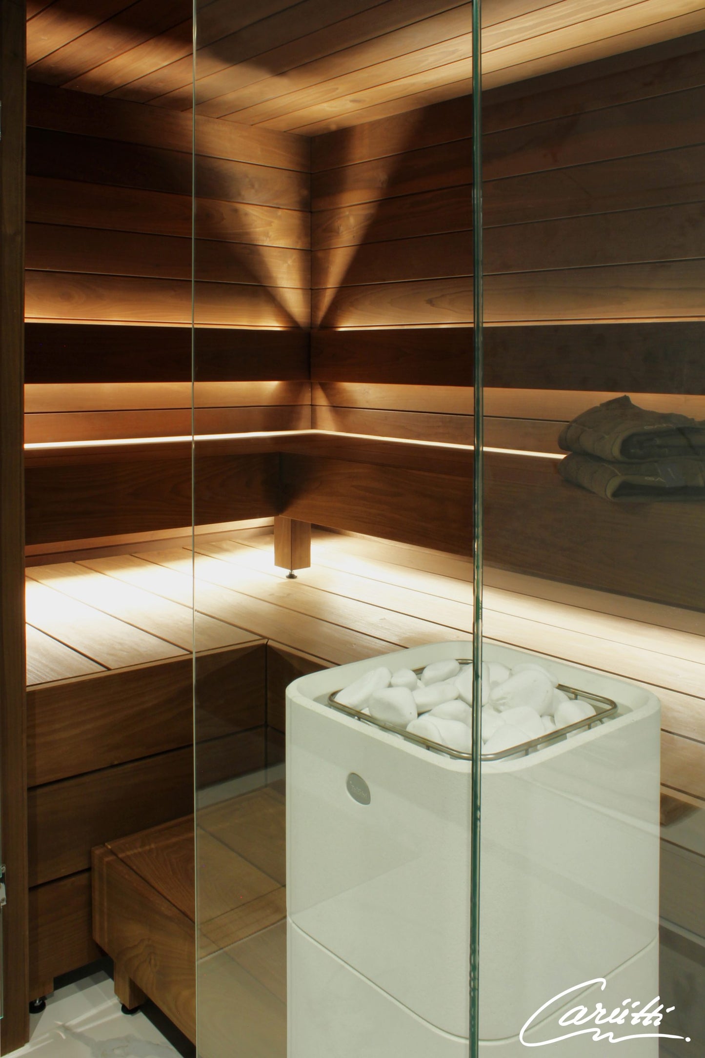 Sauna Cariitti Linear LED 2m con pareti in vetro.